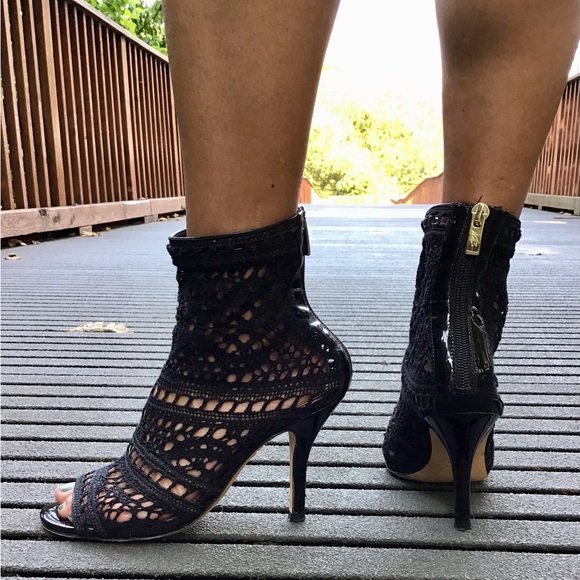 💃🏽 Open Toed Black Booties 💃🏽 - Picture 7 of 11